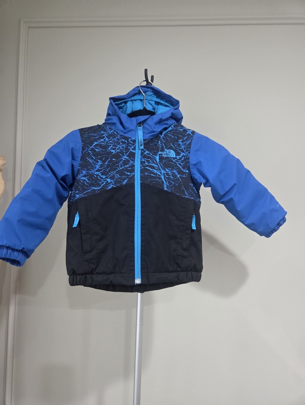 The North Face Kids Blue & Black Insulated Hooded Jacket Sz.3T